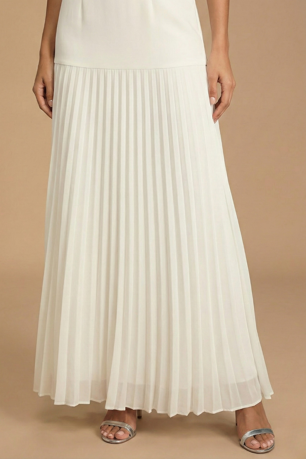 Women's Sleeveless Boat Neck Fitted Bodice Drop-Waist Pleated Maxi Dress for Evening Occasions